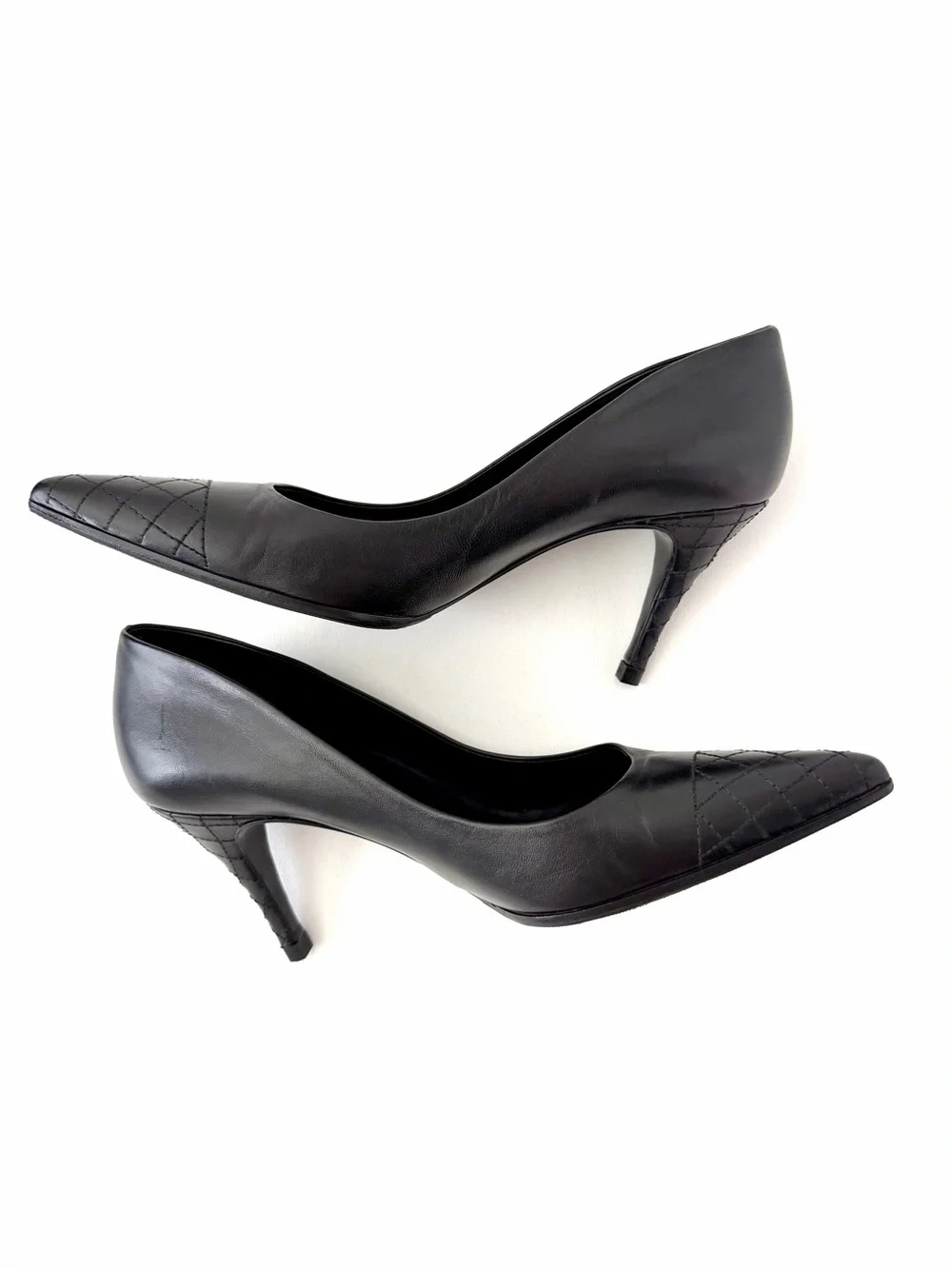 CHANEL | Black Quilted Leather Pointed Toe Pumps CC Logo Heels Size EU 39